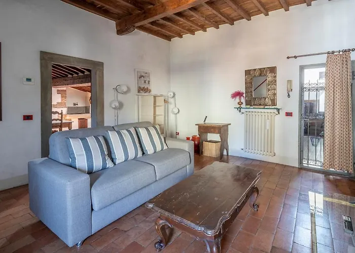 Two-room In Ponte Vecchio Apartment *